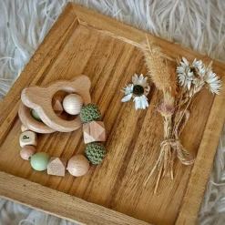 Anneau de dentition en bois ours olive et kaki (personnalisable)