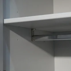 Armoire 3 portes Madavin avec pieds en bouleau (coloris au choix)