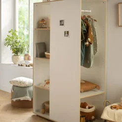 Armoire ouverte First Blanche et bois
