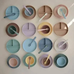 Assiette à compartiments en silicone avec ventouse Pale Daffodil