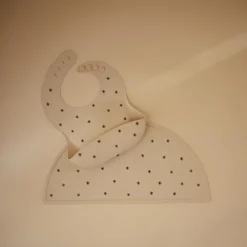 Bavoir à poche en silicone Black daisy