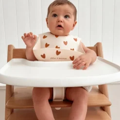 Bavoir en silicone Coeurs Crème