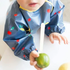 Bavoir plastifié manches longues Fruits