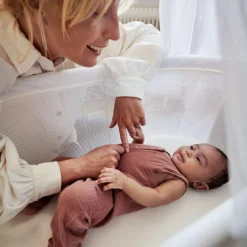 Berceau moderne en bois blanc