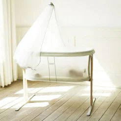 Berceau moderne en bois blanc