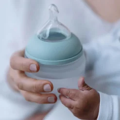 Biberon anti-colique en silicone ivy green (240 ml)