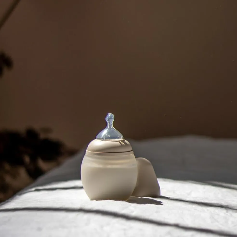 Biberon anti-colique en silicone sand (150 ml)