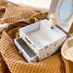 Boîte à musique cube écureuil dans la prairie Lutin Petit Pois