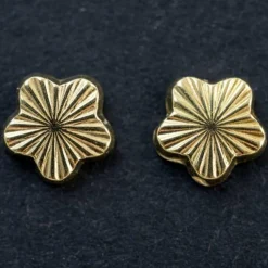 Boucles d'oreilles fleur striées (or jaune 750°)