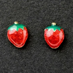 Boucles d'oreilles fraise émaillée rouge et vert (or jaune 375°)