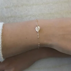 Bracelet médaille coeur chaîne perlée personnalisable (plaqué or)