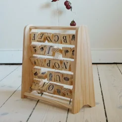 Cadre de cubes en bois abécédaire