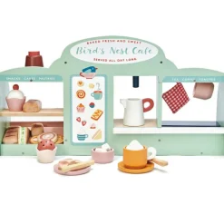 Café en bois le nid d'oiseau