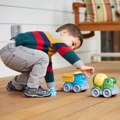 Camion de construction mélangeur vert et jaune