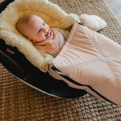 Chancelière pour siège-auto bébé en peau d'agneau EMMY crème