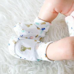 Chaussons édition limitée Sophie la girafe rose (0-1 mois)