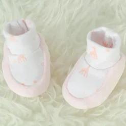 Chaussons en coton roses Sophie la girafe (1-3 mois)