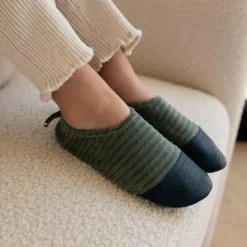 Chaussons Les Petits Velours Gris Vert (pointures 24-26)