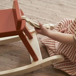 Cheval à bascule rouge orangé Carl Larsson