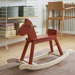 Cheval à bascule rouge orangé Carl Larsson