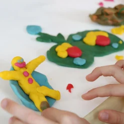 Coffret Suri 2 pots bleu + jaune pâte à modeler naturelle et vegan