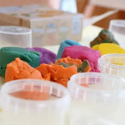 Coffret Suri 2 pots orange + violet pâte à modeler naturelle et vegan