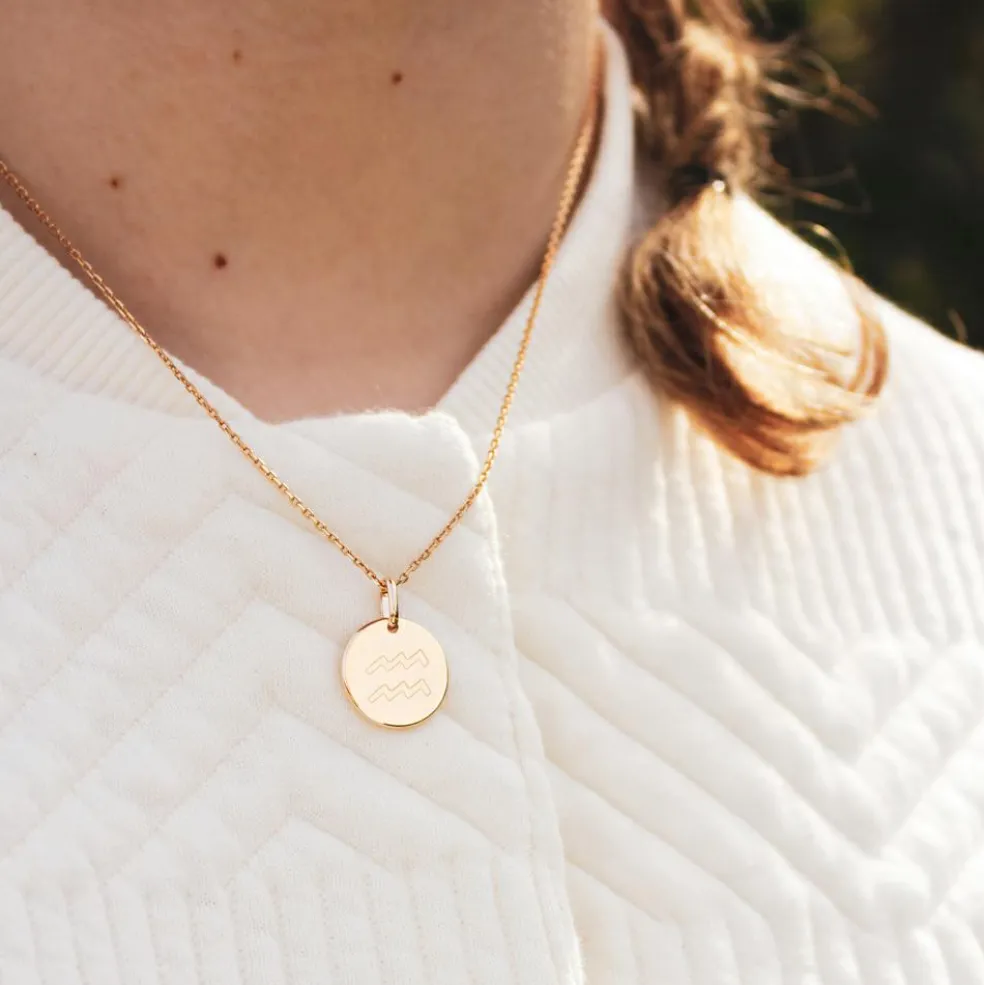 Collier chaîne médaille Verseau personnalisable (plaqué or)