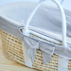 Couffin moïse naturel avec matelas et habillage jersey gris