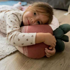 Coussin tricoté en coton Ramona le radis x Oli & Carol (30 x 30 cm)