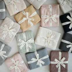 Couverture tricotée en coton bio Pointelle Blush (100 x 80 cm)