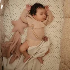 Couverture tricotée en coton bio Textured Dots Off White (80 x 100 cm)