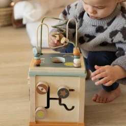 Cube d'activités en bois