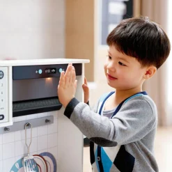 Cuisine interactive en bois