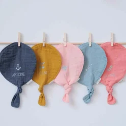 Doudou ballon Vert amande (personnalisable)