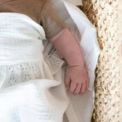 Drap de berceau avec volant Calm blanc (80 x 100 cm)