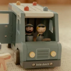 Fourgon de police en bois