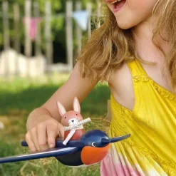 Hirondelle et son ami lapin en bois