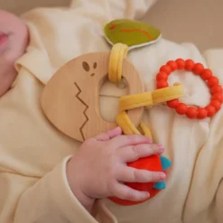 Hochet en bois Les Amis Dinos