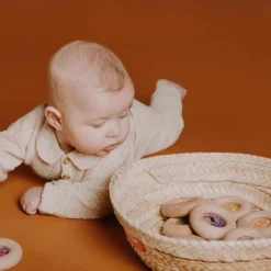 Hochet sensoriel Sensory Donut fraises