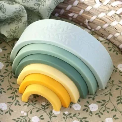 Jeu à empiler arc en ciel vert