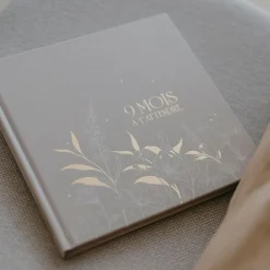 Livre de grossesse 9 mois à t'attendre (124 pages)