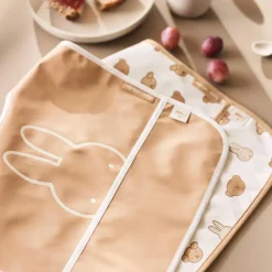 Lot de 2 bavoirs plastifiés Miffy and Friends