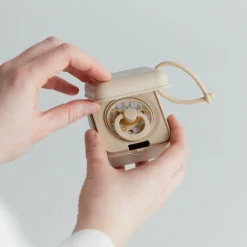 Lot de 2 sucettes en latex Colour Strawberries-Cream (6-18 mois)