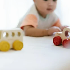 Ma première voiture en bois d'hévéa rouge