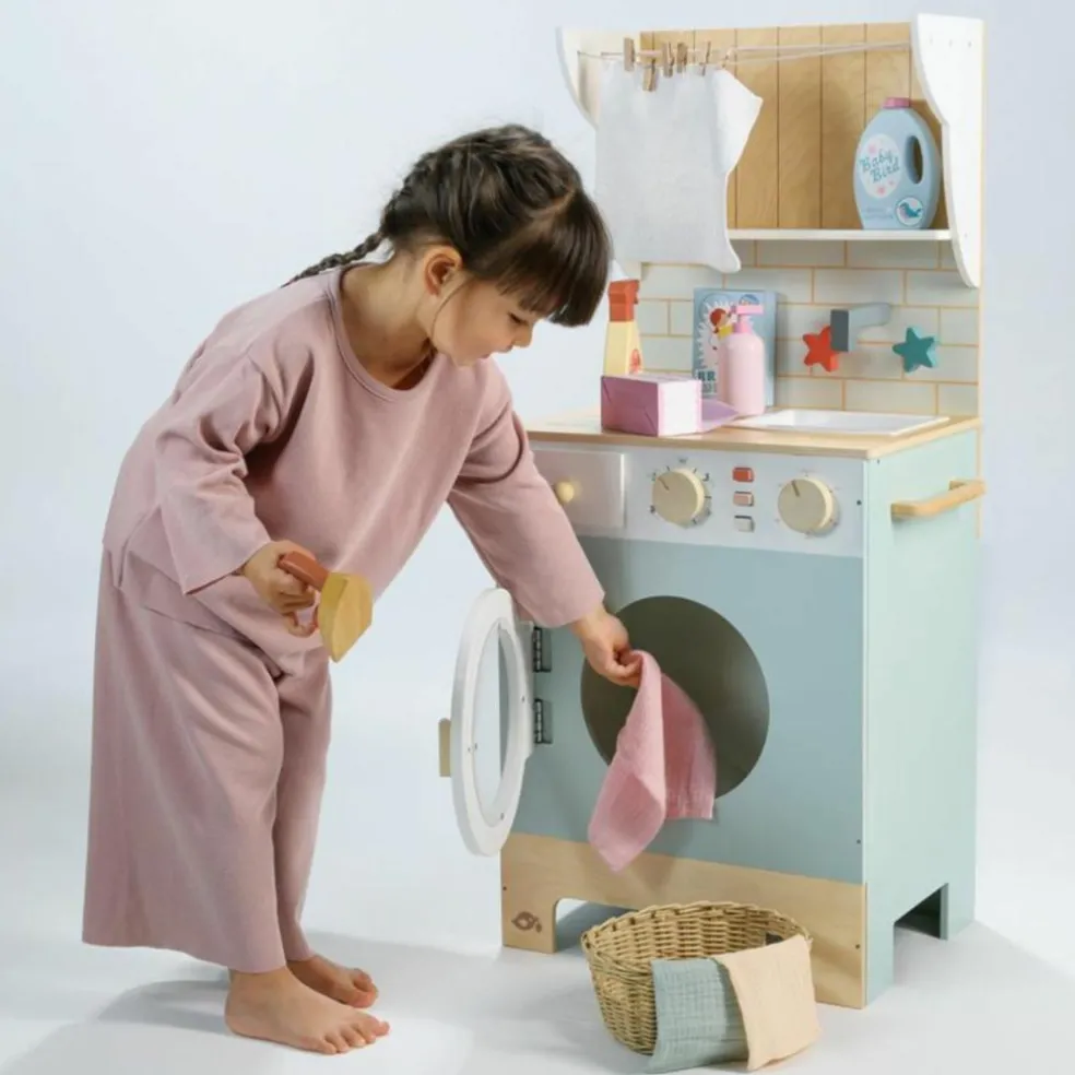 Machine à laver avec accessoires en bois