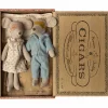 Maman et papa souris dans une boîte à cigares