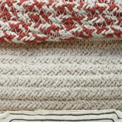 Panier pot de confiture de fraise