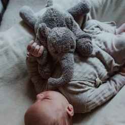 Peluche bruit blanc George l'éléphant gris