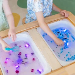 Personnage Blair bleu et 2 cubes lumineux