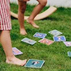 Planche d'équilibre avec ses 10 cartes de Yoga